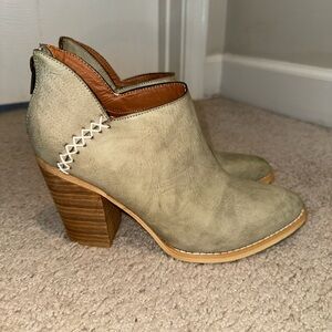 Mi.iM grey ankle boots. Size 8.5. NWOT